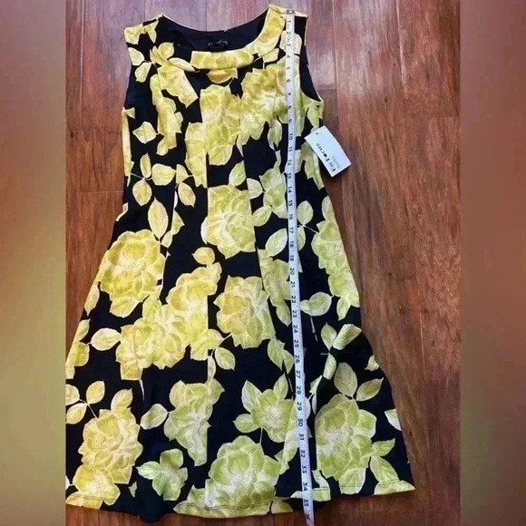 Sleeveless Midi Dress with Multicolored Giant Floral Print Size 6 New With Tag - Picture 7 of 9